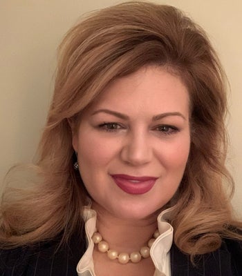 Portrait of Carol Curtis, REALTOR®.